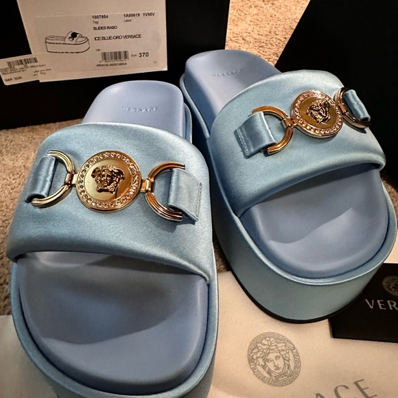 Versace Medusa Platform slides size 37/7 - Picture 7 of 9